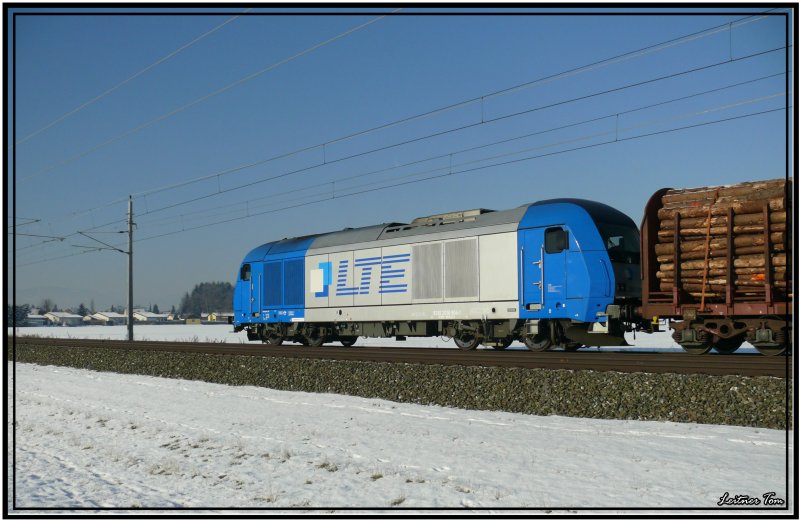 LTE Diesellok 2016 904 fhrt mit einen Kurzholzzug von Knittelfeld nach Pls.
Fotografiert in Zeltweg 27.12.2007