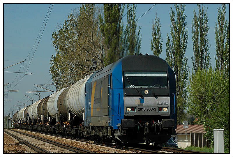 LTE Methanolzug 95171 von Krems a.d. Donau nach Hegyeshalom am 16.4.2007 kurz vor Zeislmauer auf der Franz Josefs Bahn. Diesmal mit weniger Brennweite als beim anderen Foto.