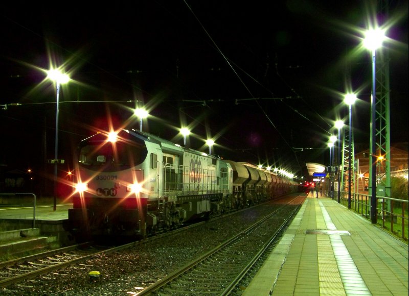 LTH 330091 der osthannoverschen Eisenbahn AG steht mit einem GZ in Lbbenau/Spreewald bereit. Seine Reise ging in Richtung Calau weiter, nachdem die RB14 nach Nauen durch war. Lbbenau/Spreewald den 19.12.2008