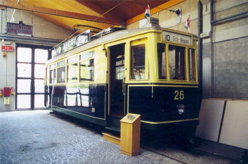 Ltzebuerg Stad hatte vom 21.02.1875 bis zum 05.09.1964 eine Tram. Am 22.02.1875 begann um 14.00 Uhr der planmige Betrieb der regelspurigen Perdstram. Deren Uhr luft am 08.08.1908 ab, als die ersten drei Triebwagen der elktrischen Tram zwischen Bahnhof und Grogasse fahren. Tags drauf ging das gesamte Netz in Betrieb, das in den Folgejahren immer mehr erweitert wird. Dem  Charlie , der 1000-mm-Bahn Ltzebuerg - Eechternach, mute ein Tram-Wagen vorne weg fahren, um dem Schmalspurzug die Weichen zu stellen. Ab dem 28.03.1926 nahmen 3 Busse auf den Linien nach Rollingergrund und Hamm den Verkehr auf.  De leschten Tram  hie es am 05.09.1964, als sich um 15.40 Uhr der letzte Zug in Bewegung setzte. 2005 kann man einige Wagen im Trammuseum bewundern (geffnet donnerstags, samstags sowie sonn- und feiertags) und es gibt Plne fr die TrainTram.
In Ltzebuerg und Esch-sur-Alzette gab es Trambetriebe. An dieser Stelle mchte ich um Hilfe bitten. Ich suche nach Netzplnen beider Betriebe. ber Esch suche ich auch Angaben ber die Entwicklung der T.I.C.E. (Erffnung, Betrieb, Einstellung, Fahrzeuge, Fotos, Zeichnungen der Fahrzeuge etc.). An dieser Stelle mchte ich mich bei allen mglichen Helfern bedanken. Nehmt mit mir Kontakt auf, wenn ihr helfen knnt.