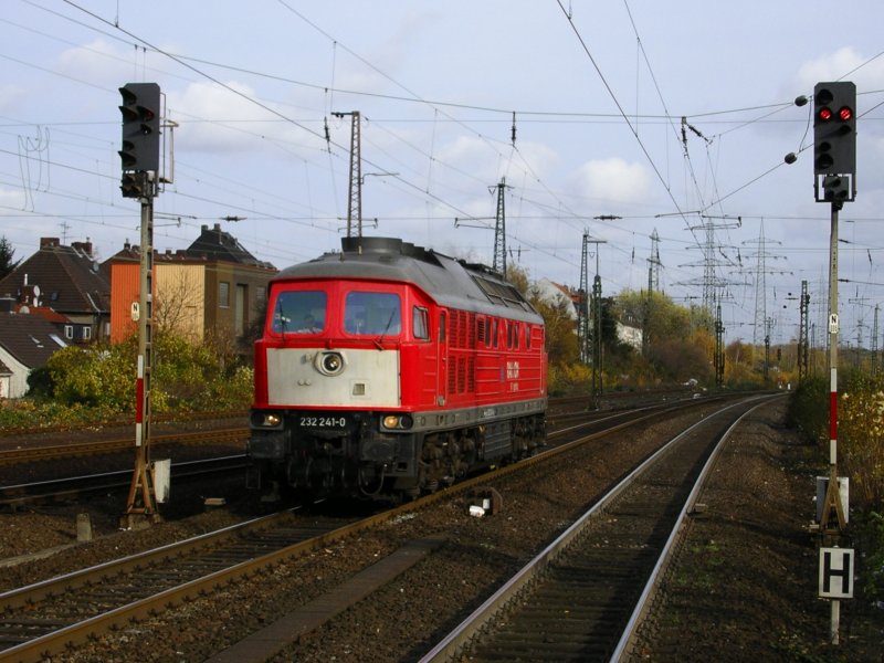 Ludmilla 232 241-0 im Vorfeld des Gelsenkircheners Hbf.(09.11.2008)