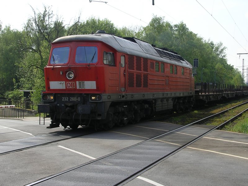 Ludmilla 232 260-0 mit leeren GZ nach Wanne Eickel.(03.05.2008)