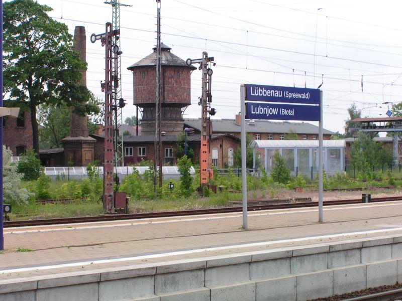 Lbbenau/Spreewald,Zeugen aus der Dampflokzeit.Wasserturm und Formsignale beim BW Lbbenau(diese sind allerdings noch in Funktion)30.05.05