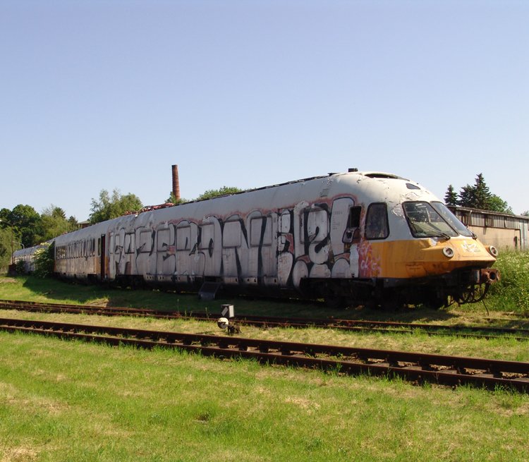 Lufhansa-Express leider in einem sehr schlimmen Zustand abgestellt im Bahnhof Putlitz.(01.06.09)