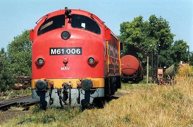 M 61 006 beim Verschub in Tapolca 08-2000