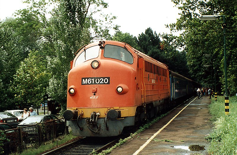 M 61 020 auf der Balatonstrecke 08-2000