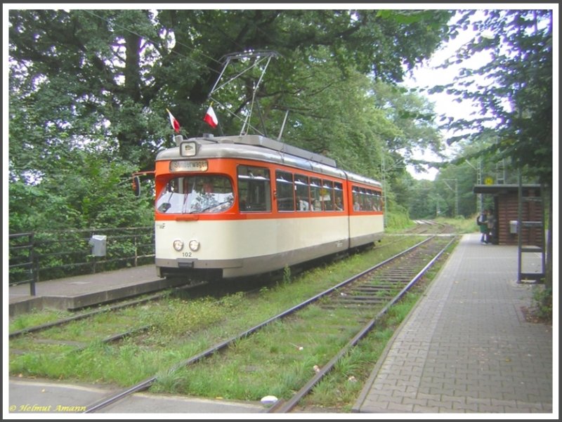 M-Triebwagen 102 (ex602 Baujahr 1959 DWAG) am 25.08.2007 bei einer Sonderfahrt des Vereins Historische Straenbahn der Stadt Frankfurt am Main e. V. auf der Strecke nach Schwanheim an der Haltestelle Waldau.