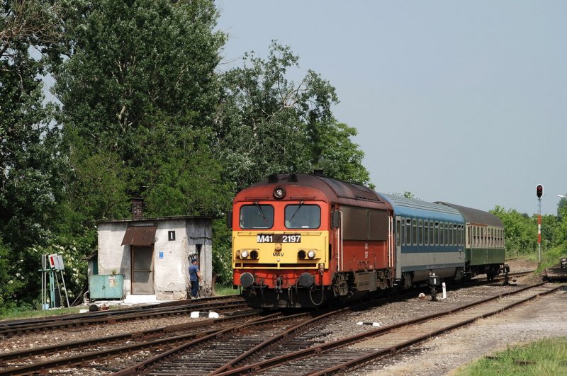 M41 2197 mit dem IC 813 in Villany (21.05.2007)