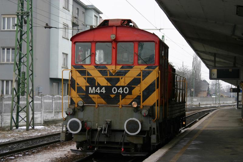 M44 040 der MAV am 7.2.2006 im Bahnhof Gyr.