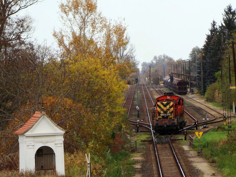 M44 215 Verschublok in Bahnhof Ujudvar(Strecke Nr.17)30.10.2008