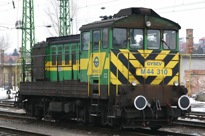 M44 310 der GySEV am 7.2.2006 im Bahnhof Sopron.