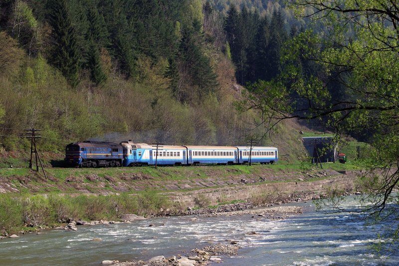 M62 - 1051 mit dem 6441 bei Mikulichin (06.05.2008)