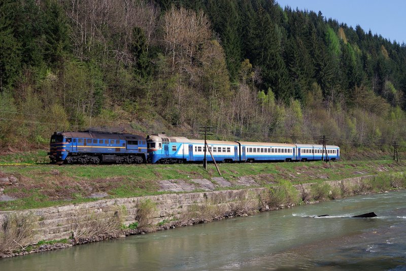 M62 - 1051 mit dem 6441 bei Mikulichin (06.05.2008)