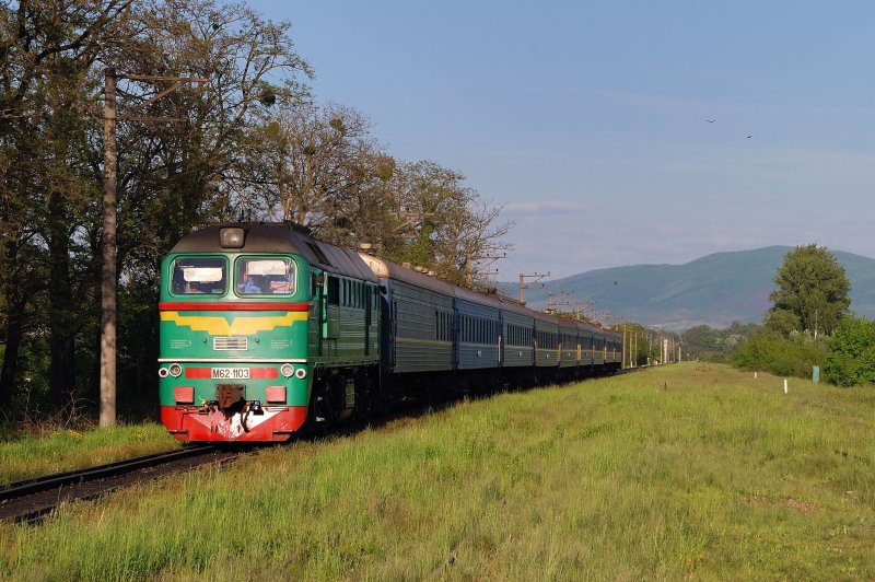 M62 - 1103 mit dem D 601 an der Einfahrt Vinogradiv (07.05.2008)