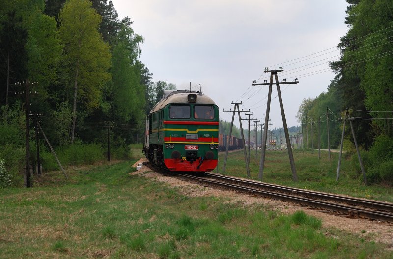 M62 - 1482 mit Gterzug an der Ausf. Mockava (06.05.2009)