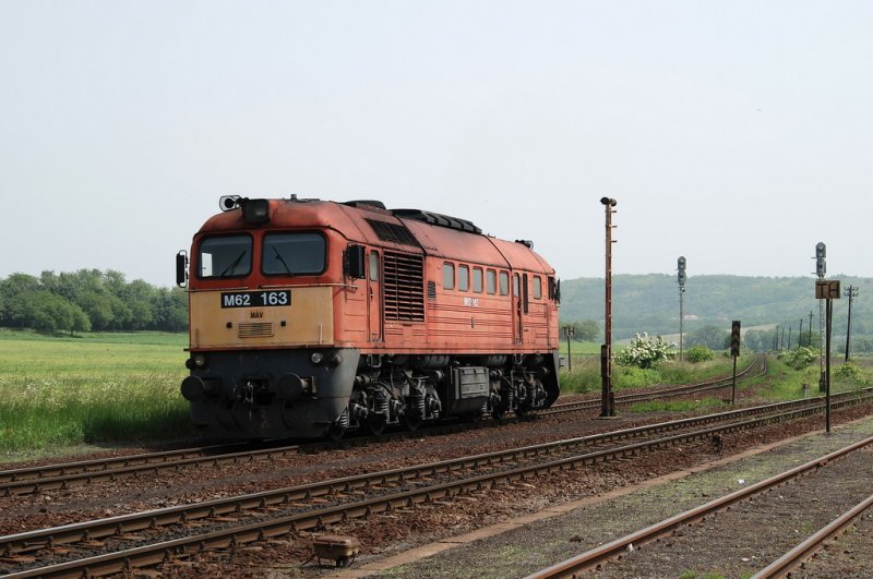 M62 163 beim Rangieren in Zalaszentivan (22.05.2007)