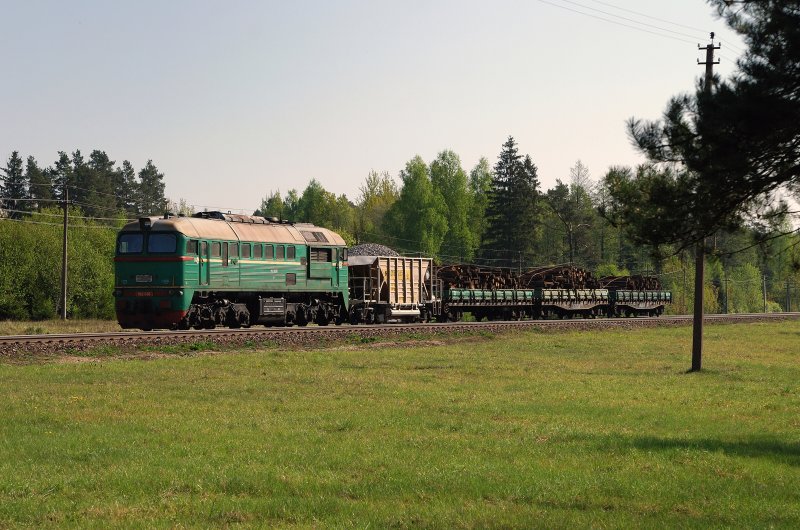 M62 - 1698 mit Bauzug in Jureb (08.05.2009)