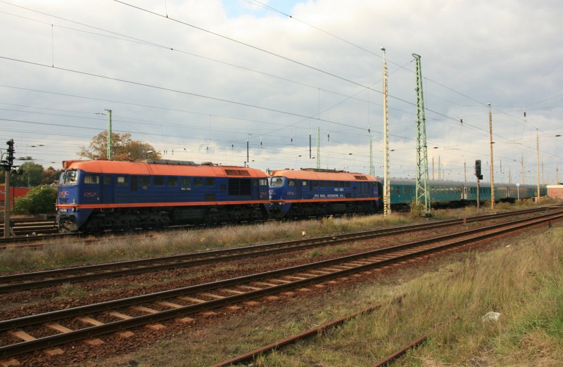 M62-1742 und M62-1683 im Auftrag von ArrivaPCC am 04.10.2008 im DB Bahnhof Guben