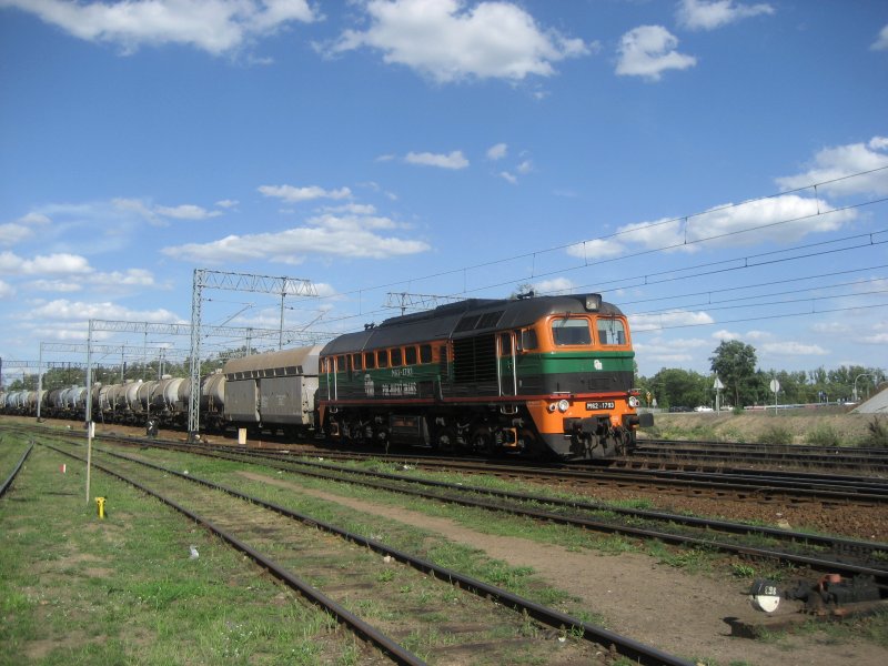 M62-1793 fhrt mit einem Kesselzug am 14.08.2008 durch Bydgoszcz in Richtung Inowrocław.