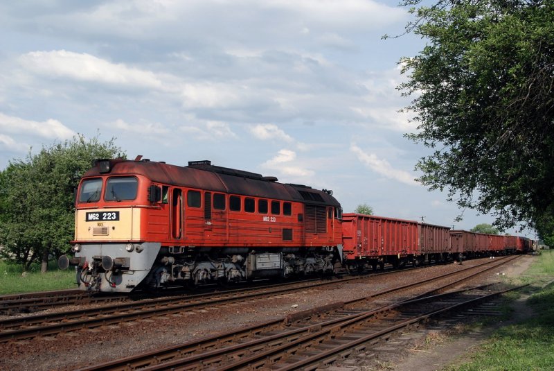 M62 223 mit einem Gterzug in Banreve (15.05.2007)