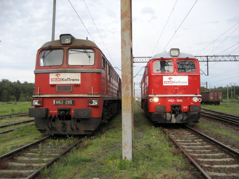 M62-295 und M62-1684 am 21.05.2009 in Świnoujście. Wir mssen die Lok 1812 auf 1684 ersetzen.