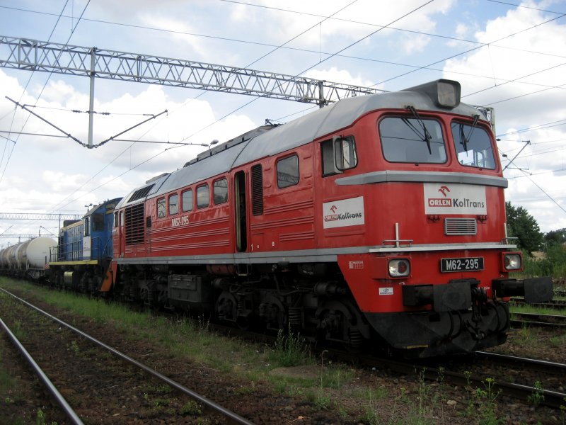 M62-295 und TEM2-114 mit einem Kesselzug am 23.07.2008 in Kutno.