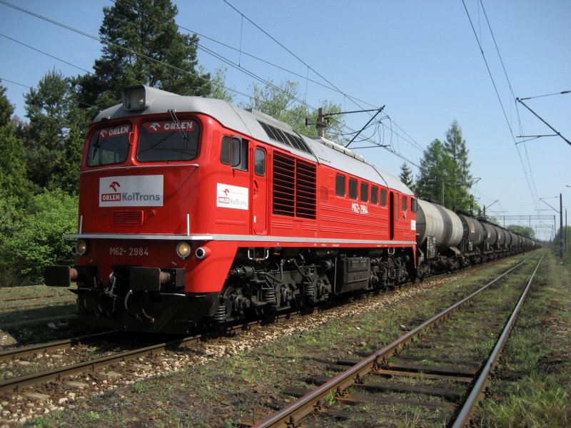 M62-2984 mit einem Kesselzug nach Świnoujście am 04.05.2009 in Łąck.