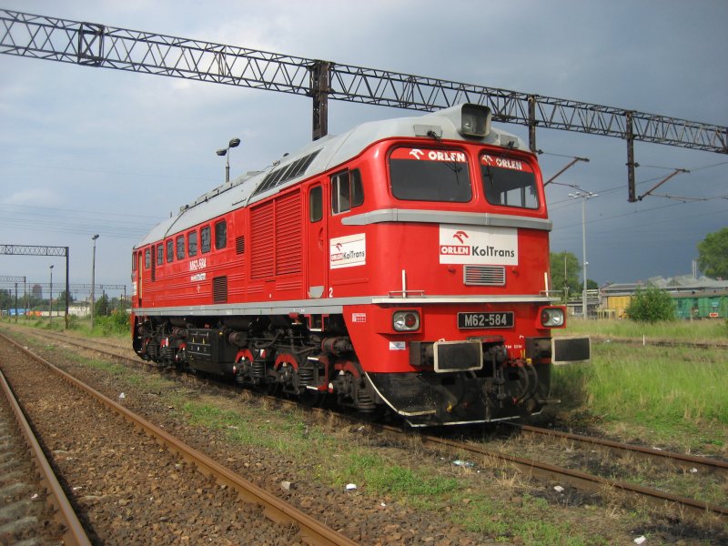 M62-584 in Erwartung auf SM42-2503 mit unseren Kesselwagen. Auf weiterer Strecke drfen nur vierachsiege Loks fahren.