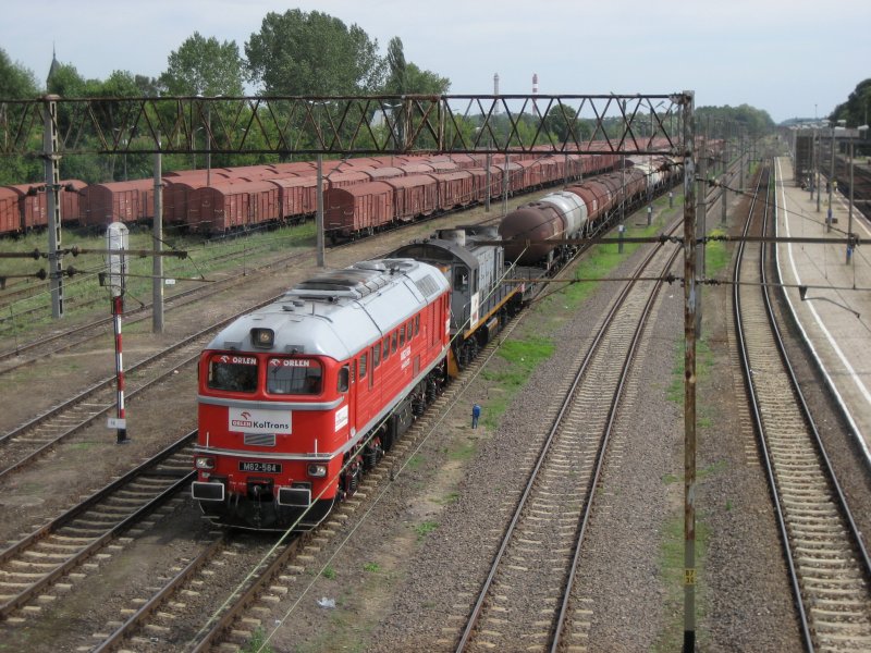 M62-584 und TEM2-198 mit einem Kesselzug am 12.08.2008 in Małkinia.