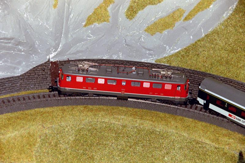 Mrklin. Eine Ae 6/6 mit dem Gschenen Wapen. Die Lok hat ein C-Sinus Motor und hat noch die alten,runden Lichter. Mrklin 39361