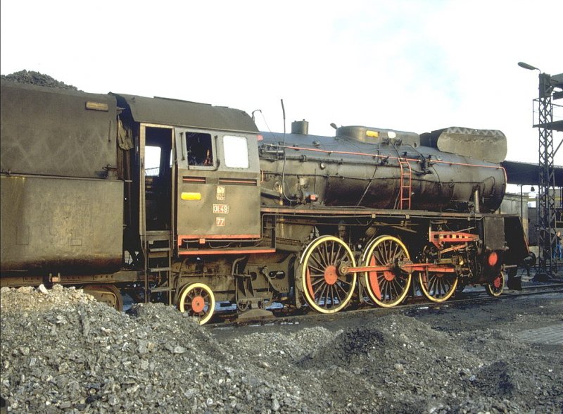Mrz 1991.Eine PKP Ol 49-77 in der Abendsonne.Den Namen von diesem BW (im Raum Wolsztyn)weiss ich leider nicht mehr!(Archiv P.Walter)