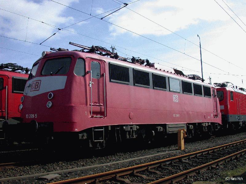 Mrz 2002. Lok 113 269-3 im Bf Hamburg-Langenfelde.