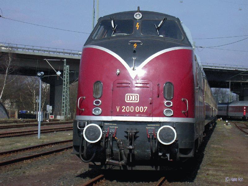 Mrz 2002. V 200 007 im Bf Hmb-Langenfelde
