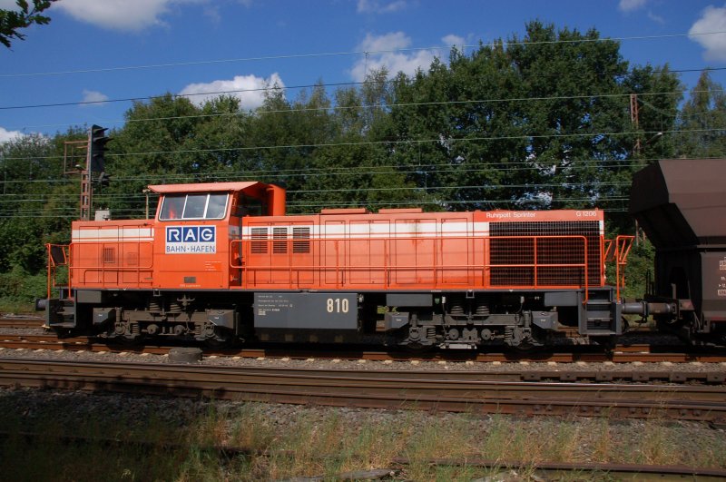 MaK Diesellok vom Typ G 1206 (Ruhrpott Sprinter) RBH vormals RAG 810 unterwegs mit Kohlewagen in Datteln am 18.08.2007.