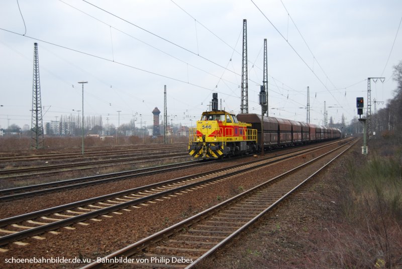 MaK G 1206 von Eisenbahn und Hfen (546) fhrt am 17. Mrz 2009 mit GZ durch Duisburg Bissingheim