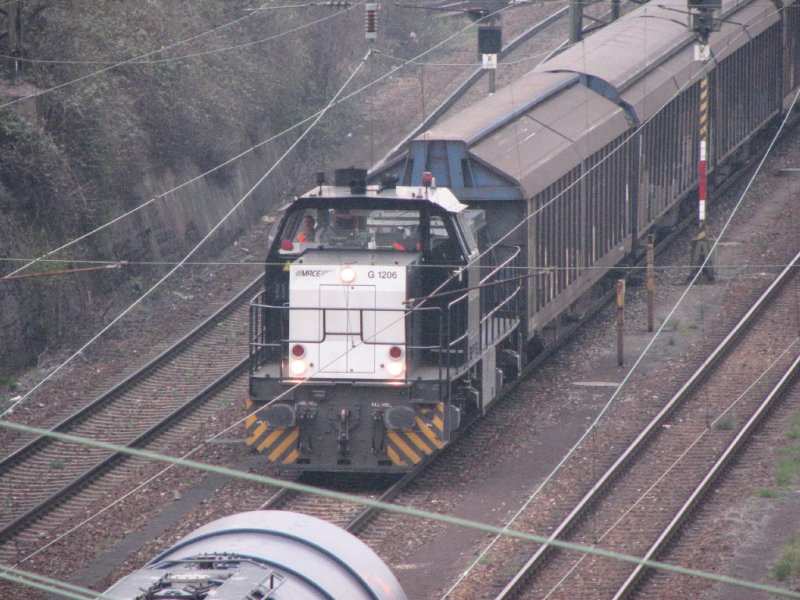 MAK G 1206 der MRCE verliehen an die Veolia Cargo mit Gterzug in Stuttgart Untertrkheim. 3.4.07
