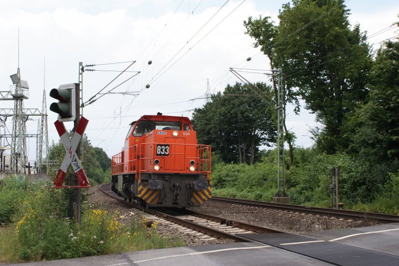 MaK G 1206 RBH 833 als Lz am Km 28,190 in Dsseldorf am 04.07.08