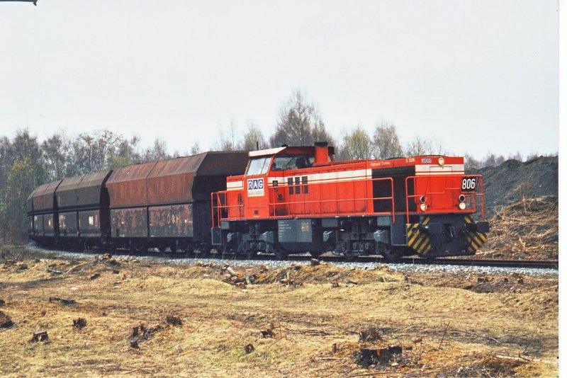 MAK G 1206,RAG 806,Mrz 2003,Gelsenkirchen-Bismarck,Anschlu zum Kohlelager Graf Bismarck,hier wurde Anfang 2003 die nationale Kohlereserve abgefahren,die dort jahrelang auf Halde lag(scan).
