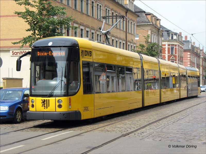 Mal etwas anderes: Dixieland in der Stra�enbahn, ein NGTD12DD als Dixie-Express; Dresden-Trachenberge, 02.06.2007
