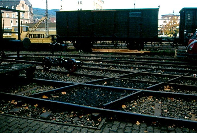 mal etwas kurioses. Diese halbe Schienenkreuzung kann man begutachten, wenn man zum Museum in Neustadt/Weinstr f�hrt.