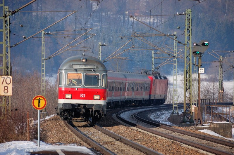 Mal nix besonderes: Eine ganz normale Regionalbahn in der Zufahrt nach Urspring an einem ganz normalen Wochentag. (Jan. 2009 an der Filstalbahn, KBS 750).