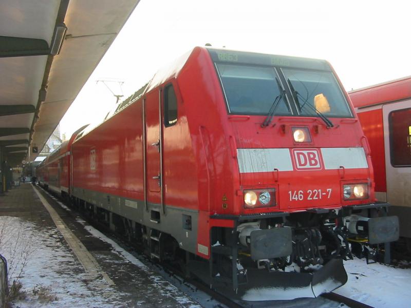 Mal was besonderes an der RB nach Biblis am 27.1.2006 war die 146-221 an der RB nach Biblis fr Schulungsfahrten eigentlich fhrt die Lok in Stuttgart.