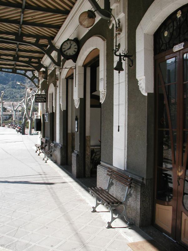 Mallorca,Bahnhof Sollr,der Bahnsteig fr die Zge aus Palma (04.03.03)