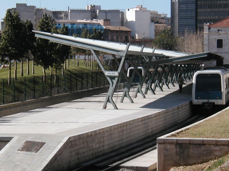 Mallorca,Der neugestaltete Bahnhof der SFM in Palma.Hier fahren die Zge ber Inca nach Sa Pobla und in Krze auch wieder bis Manacor(1977 eingestellt)