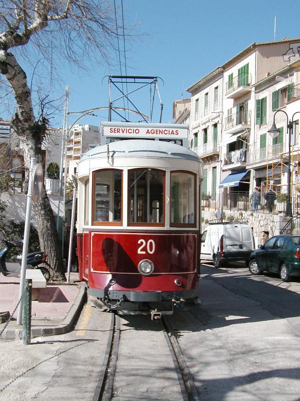 Mallorca,ex.Lissabon Tram beim Umsetzen in 
Puerto Sollr (04.03.03)