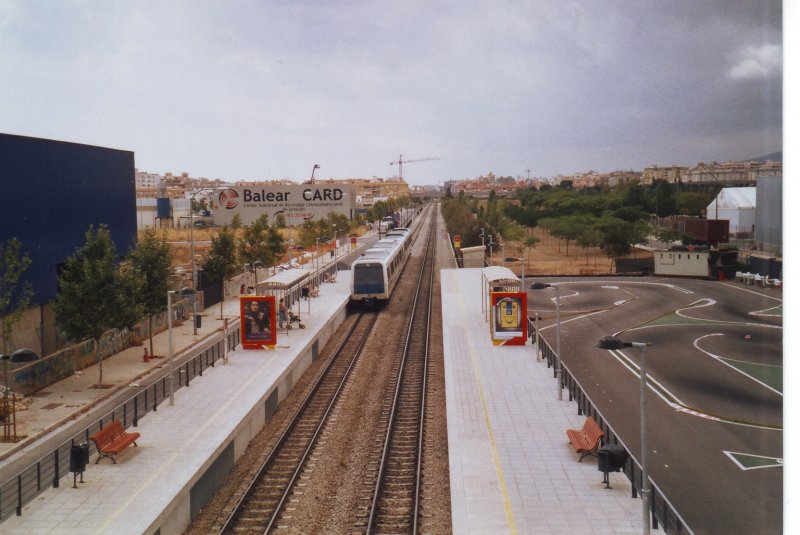 Mallorca/Son Fuster,August 2004,VT aus Palma fhrt in den Hp.Son Fuster ein.