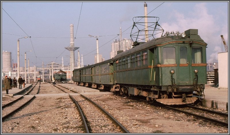 Man ging hier noch mit der Strassenbahn und der berlandbahn zur Arbeit. Vladimirescu (Archiv 12/78)