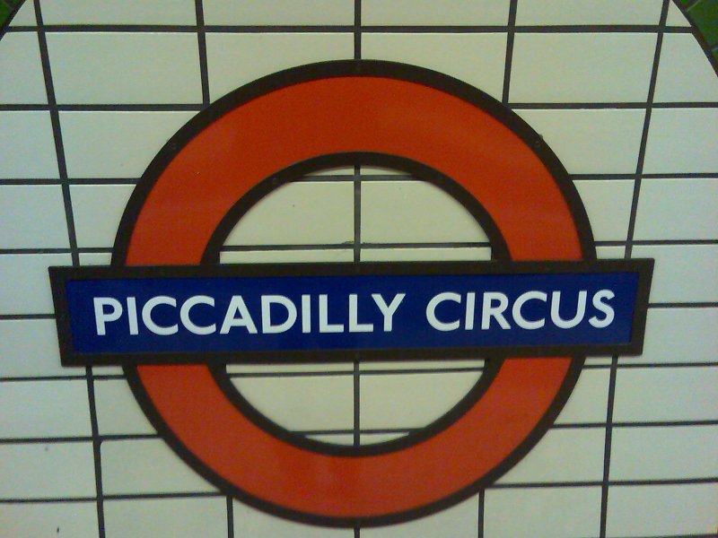 Man knnte es mit groer Wahrscheinlichkeit das weltbekannteste Schild einer U-Bahn Station nennen.  