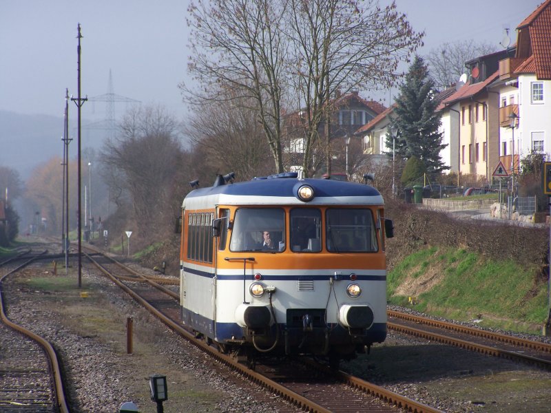 MAN Schienenbus der SWEG f�hrt in den Bahnhof Waibstadt ein.