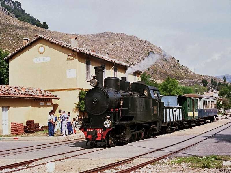 Mandas - Arbatax. FCS 400 mit Sonderzug im Bahnhof Gairo (13. September 1989)